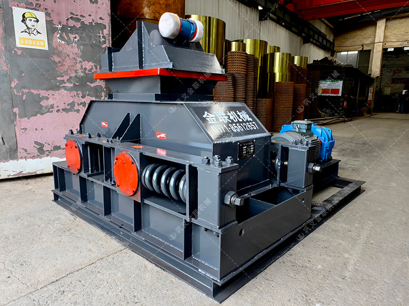 中型直連式對輥制砂機設(shè)備發(fā)貨圖片