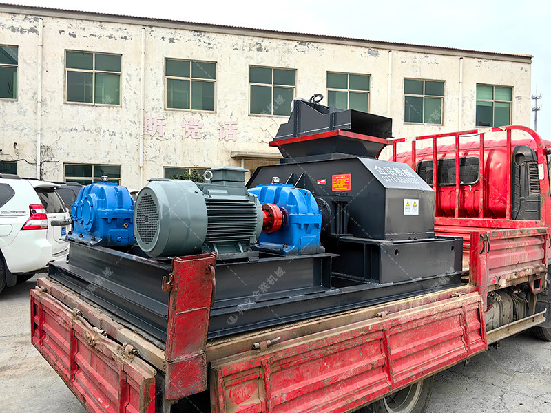 中型直連式對輥制砂機設(shè)備發(fā)貨圖片