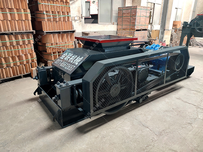 2PG610x400對輥破碎機發(fā)往福建破碎鵝卵石