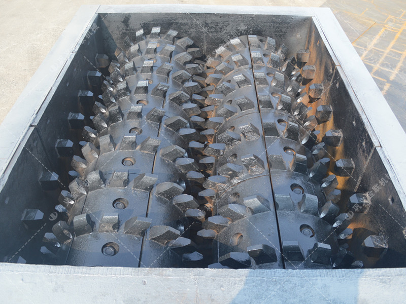 2PLF80/200強力分級雙齒輥破碎機發(fā)往山東淄博破碎煤炭