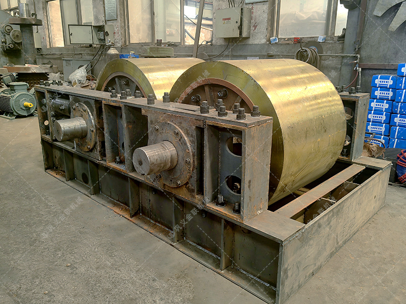 硅礦石對輥制砂機:180噸/時高效能,如何選擇實力廠家是關(guān)鍵 硅礦石對輥制砂機:180噸/時高效能,如何選擇實力廠家是關(guān)鍵